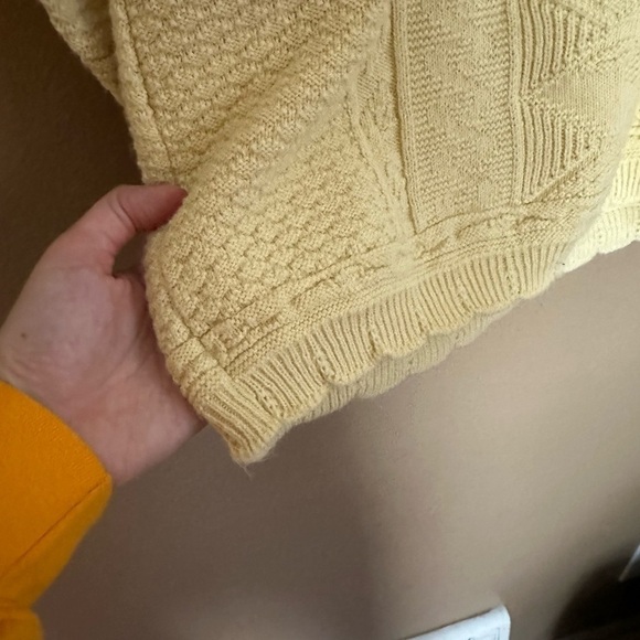 Vintage Basic Editions Butter Yellow Sweater Size M - Picture 4 of 6